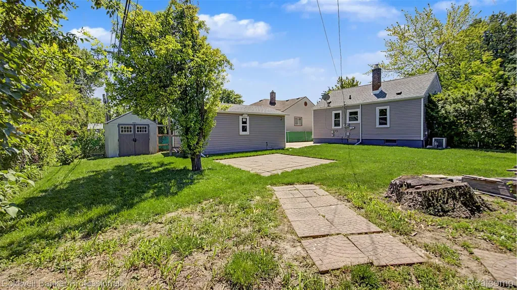 23836 Rosalind Avenue Eastpointe City MI 48021