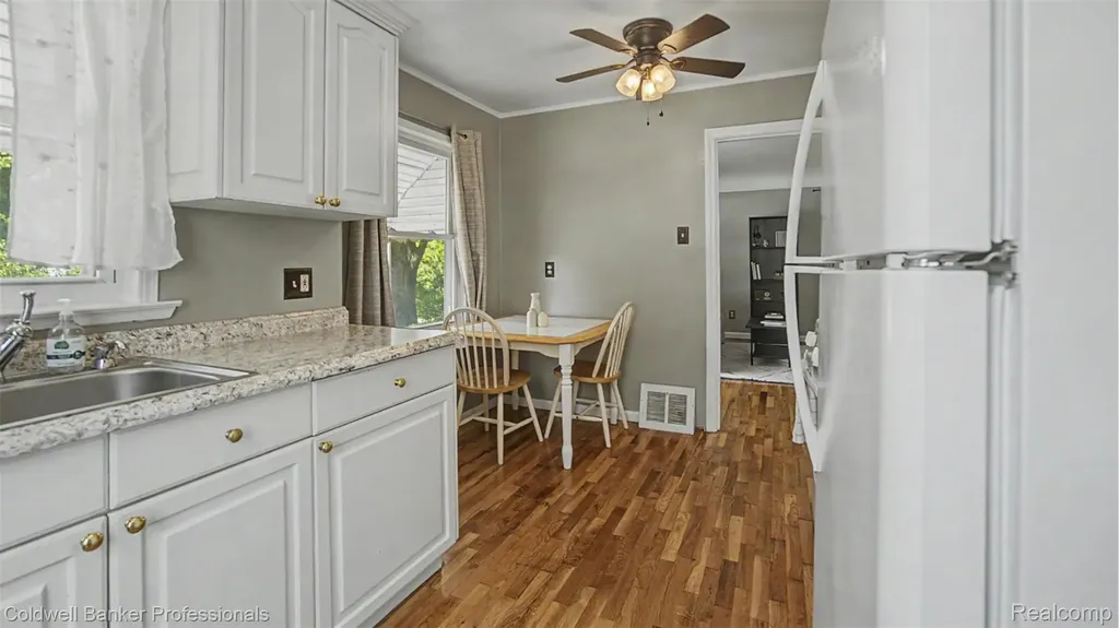 23836 Rosalind Avenue Eastpointe City MI 48021