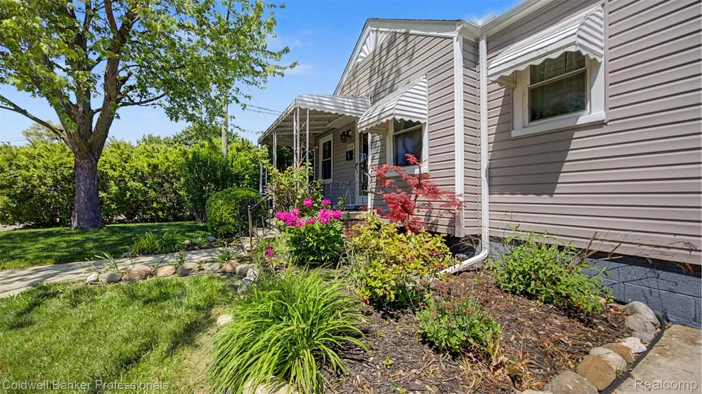 23836 Rosalind Avenue Eastpointe City MI 48021
