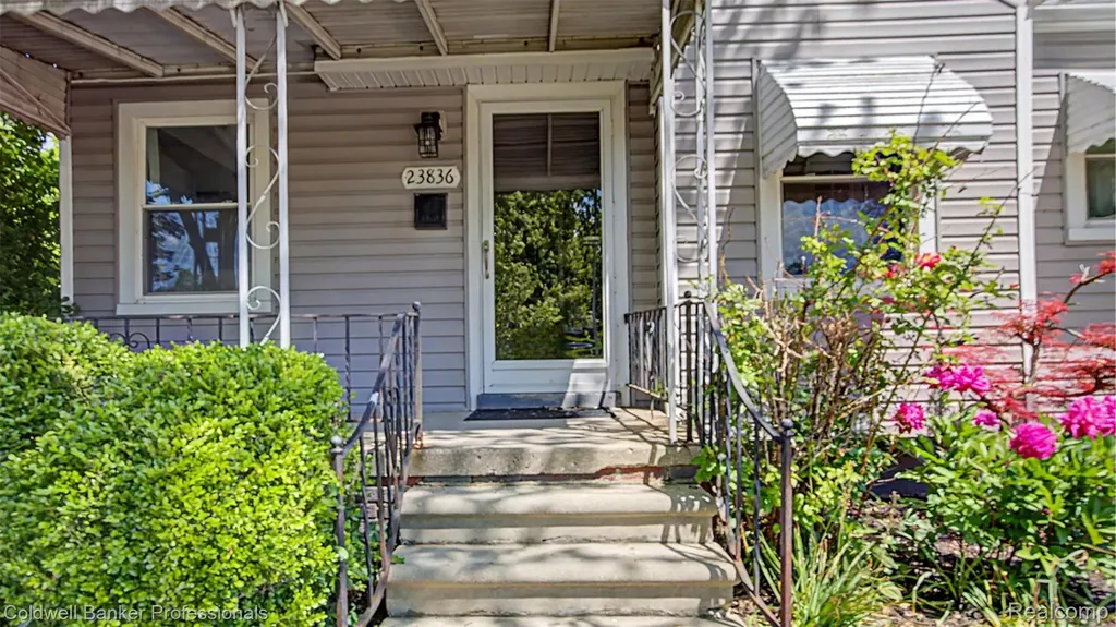23836 Rosalind Avenue Eastpointe City MI 48021