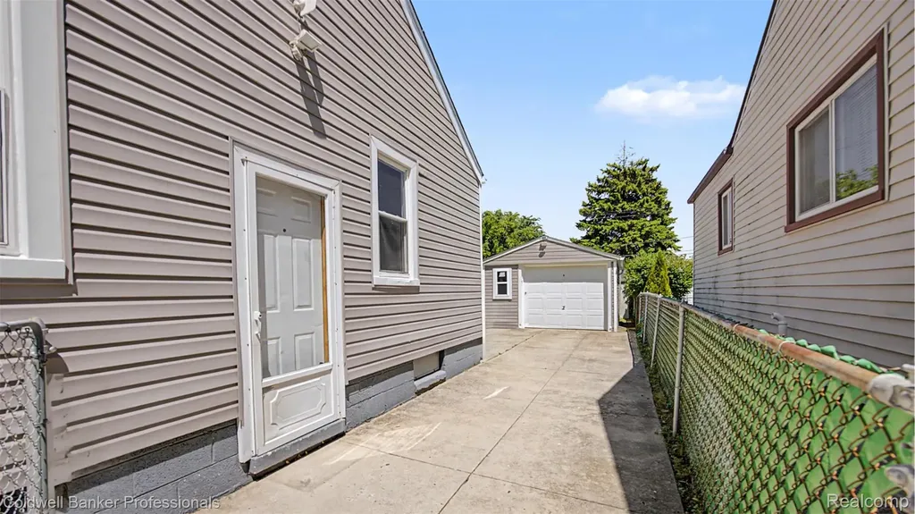 23836 Rosalind Avenue Eastpointe City MI 48021