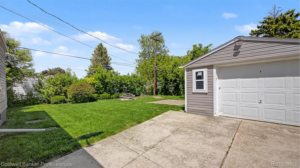23836 Rosalind Avenue Eastpointe City MI 48021