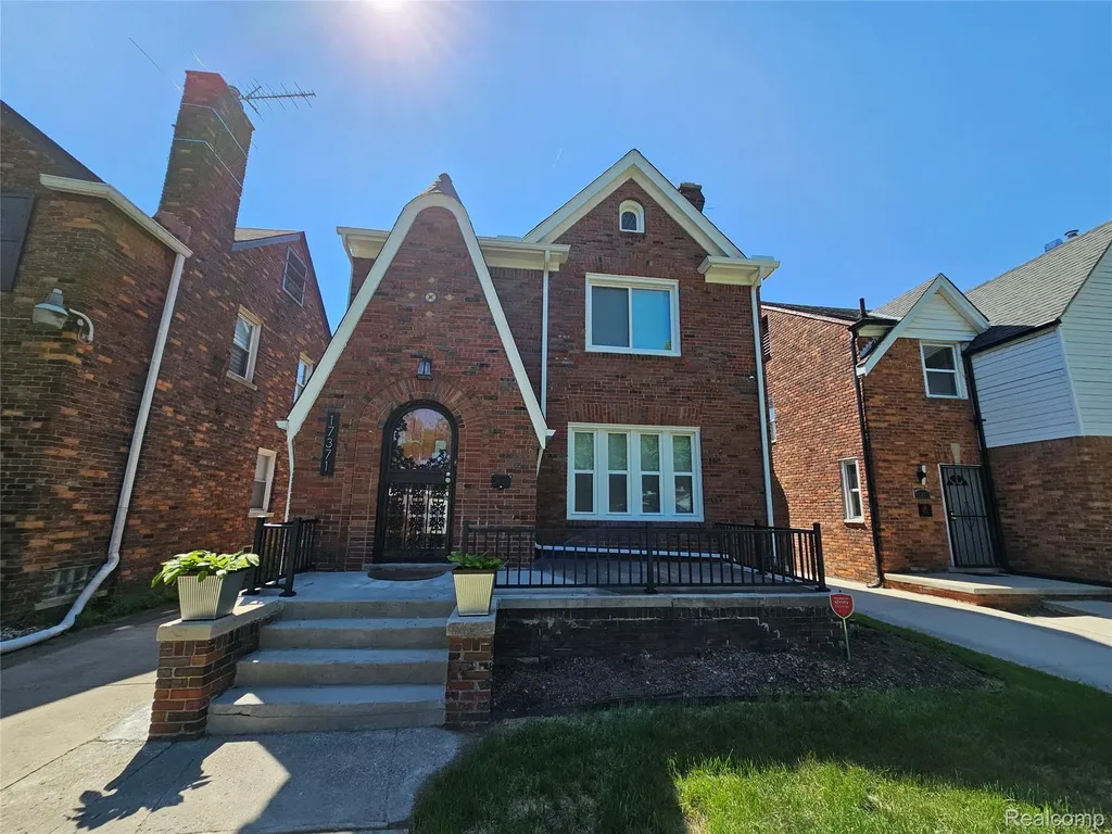 17371 Pennington Drive Detroit City MI 48221