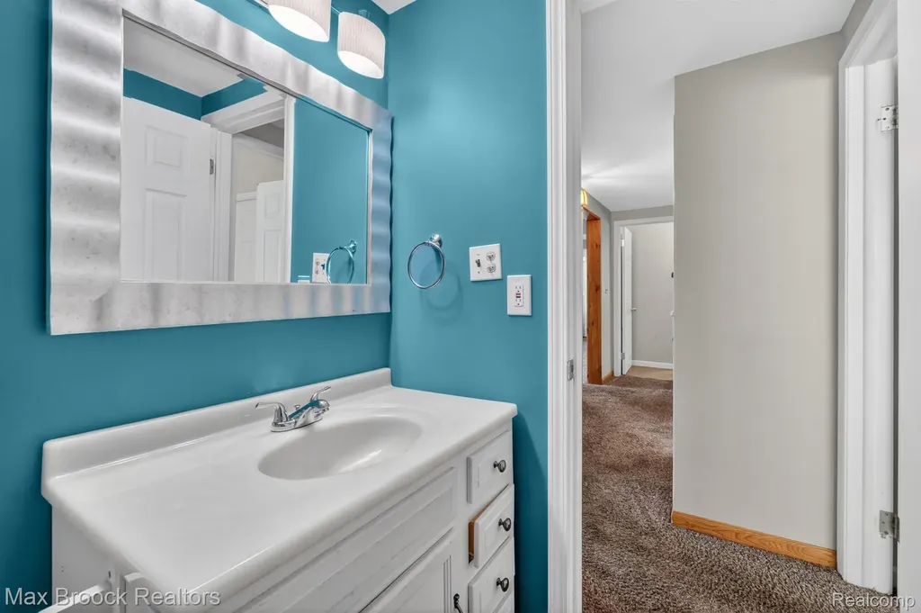 1000 E Madge Avenue Hazel Park City MI 48030