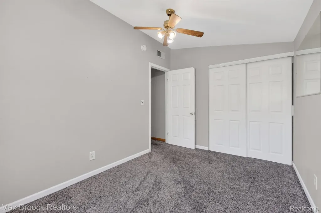 1000 E Madge Avenue Hazel Park City MI 48030