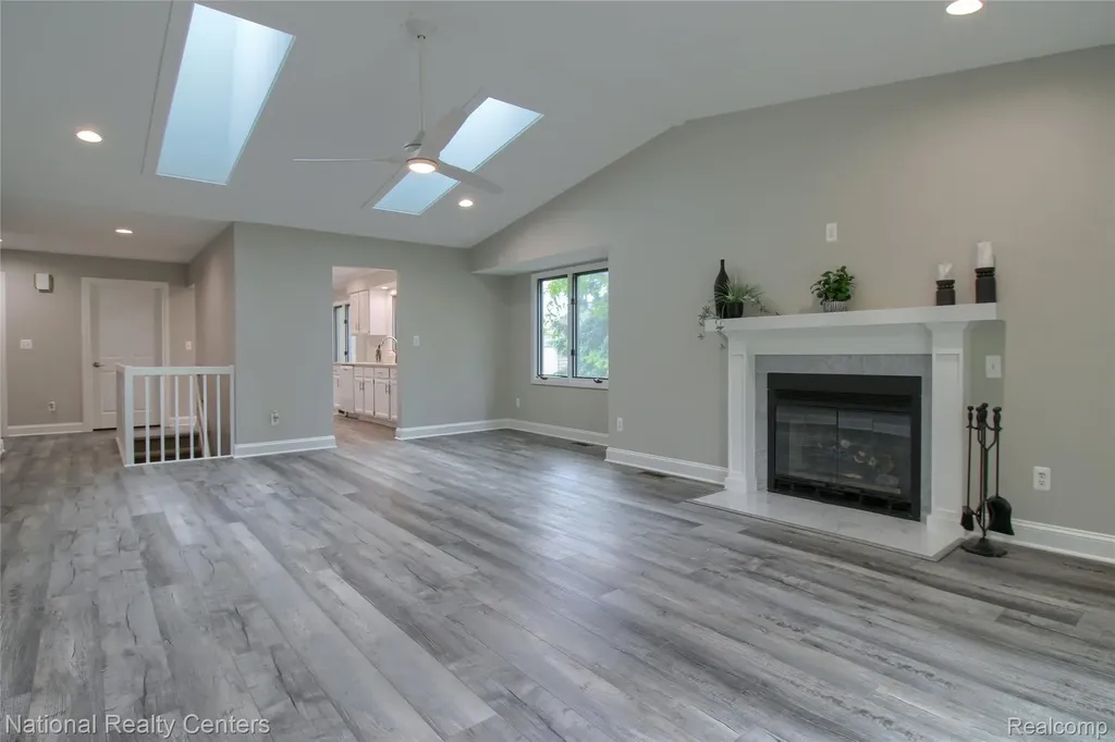 713 Woodcreek Circle Saline City MI 48176
