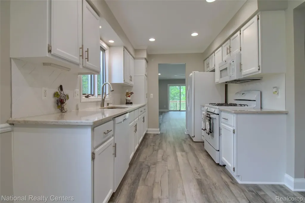 713 Woodcreek Circle Saline City MI 48176