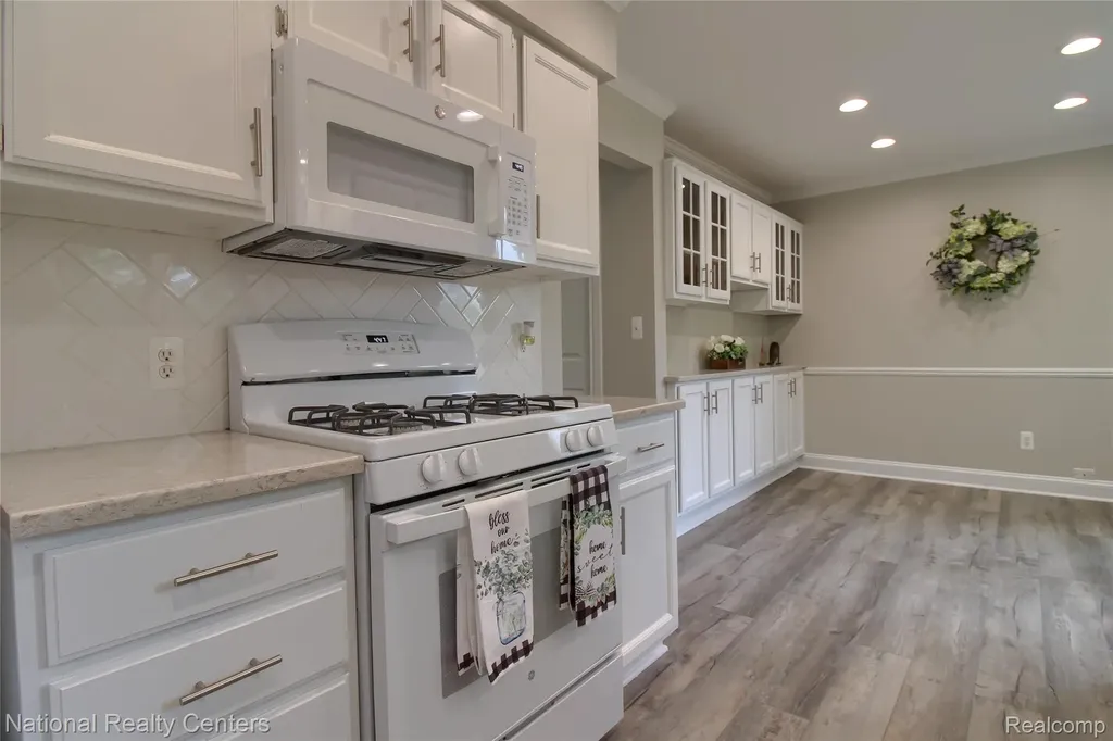 713 Woodcreek Circle Saline City MI 48176