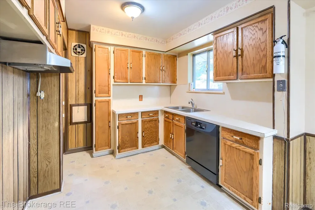 2822 Epsilon Trail Flint City MI 48506