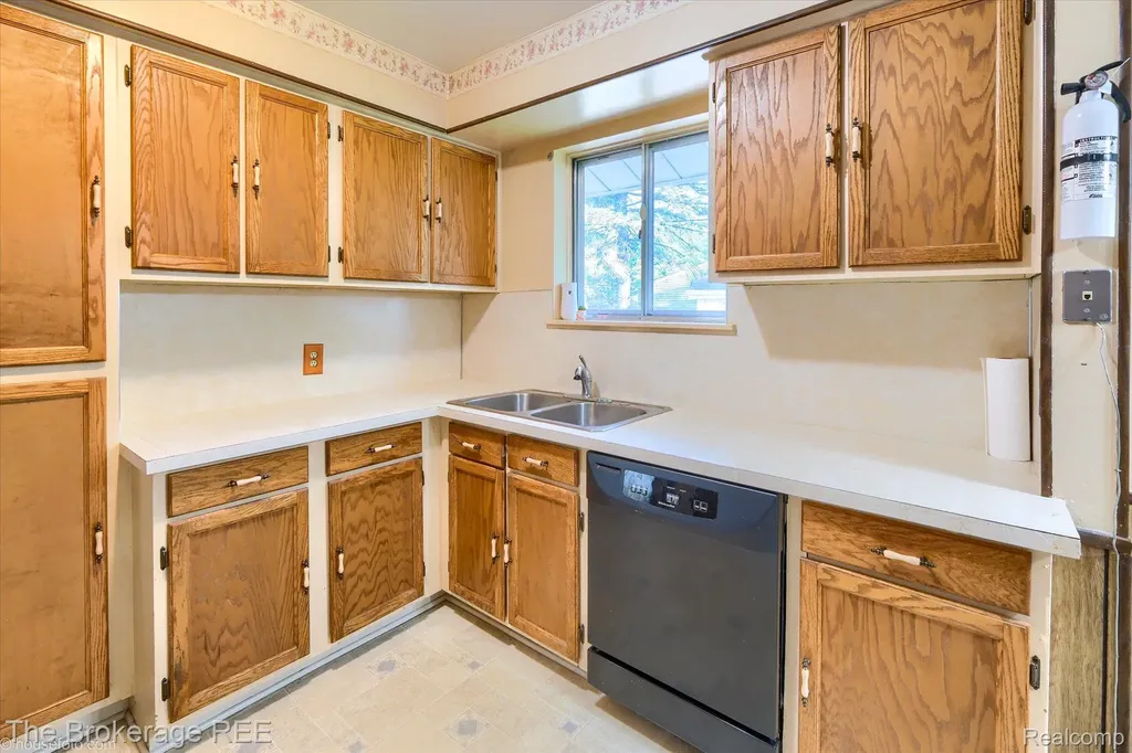 2822 Epsilon Trail Flint City MI 48506