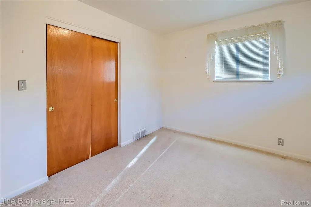 2822 Epsilon Trail Flint City MI 48506