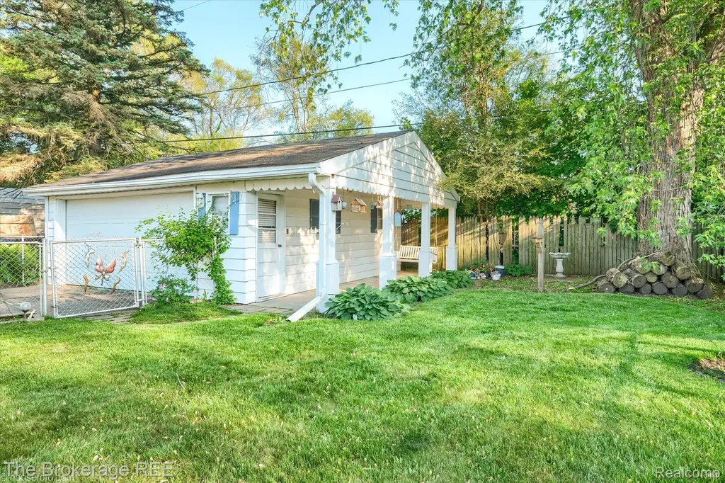 2822 Epsilon Trail Flint City MI 48506