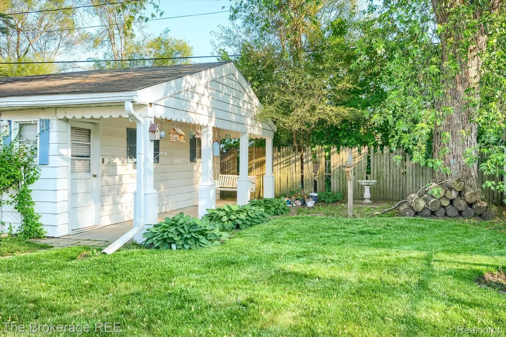 2822 Epsilon Trail Flint City MI 48506