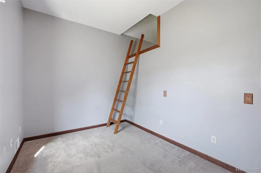 5634 Chicago Road Warren City MI 48092