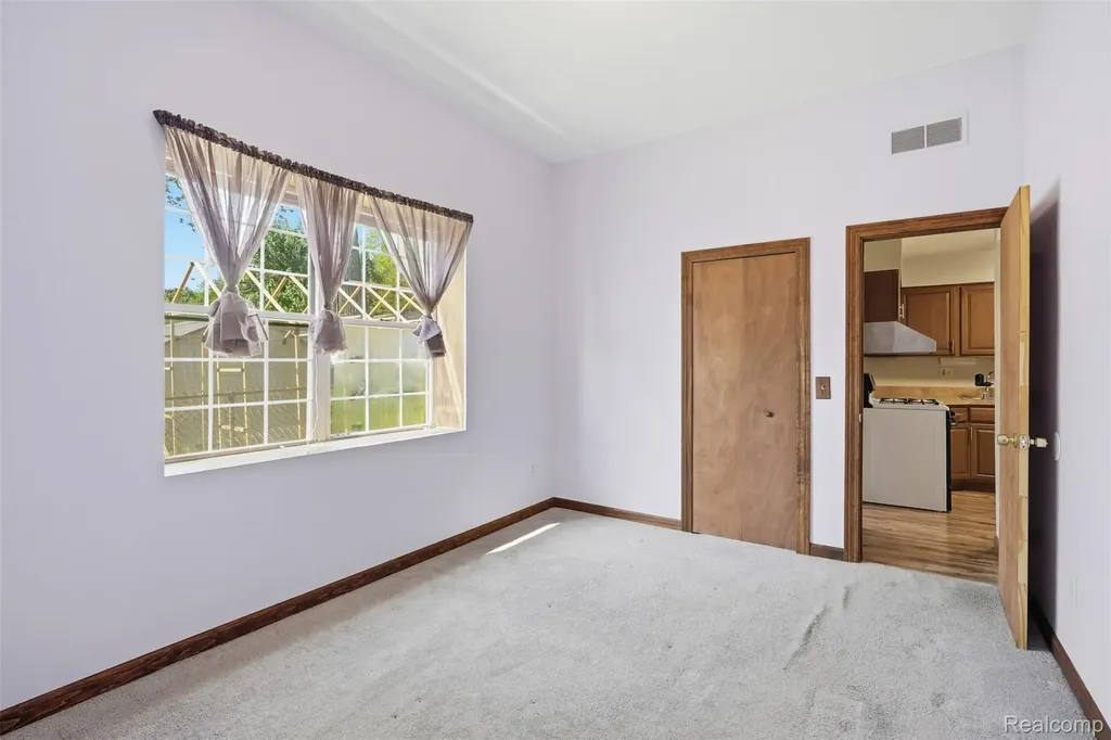 5634 Chicago Road Warren City MI 48092