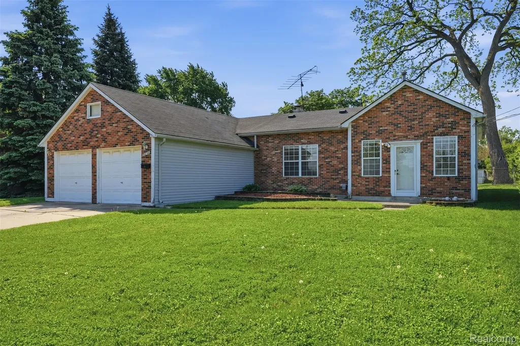 5634 Chicago Road Warren City MI 48092