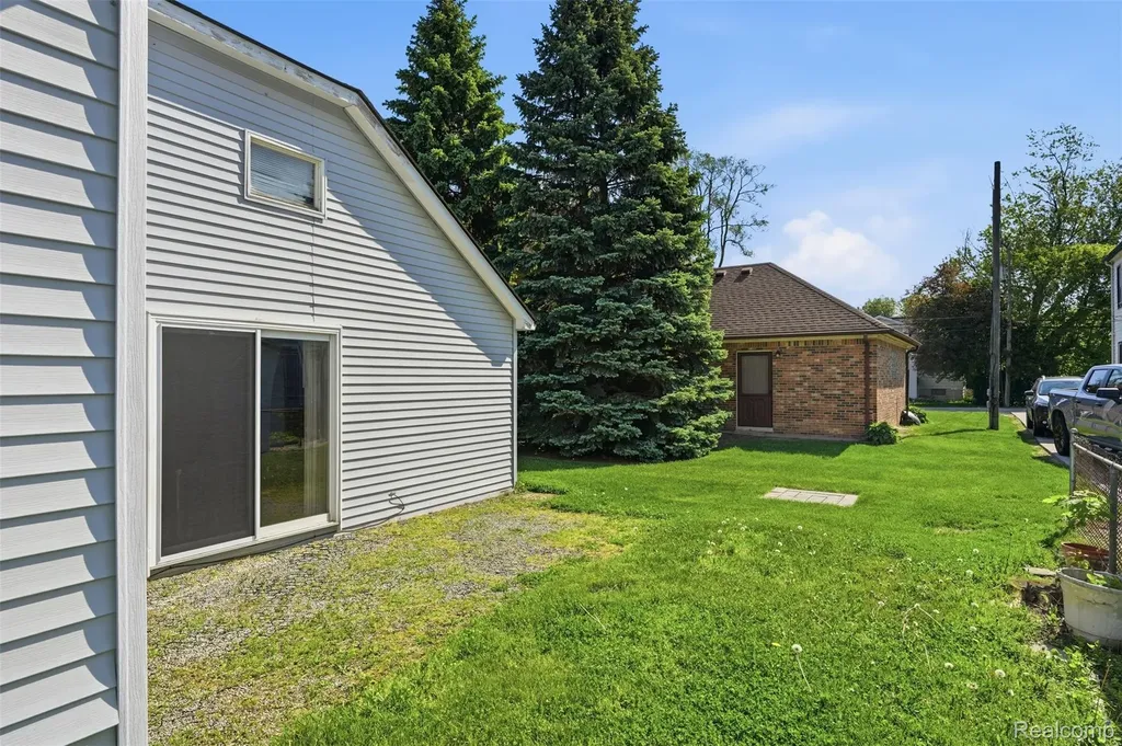 5634 Chicago Road Warren City MI 48092