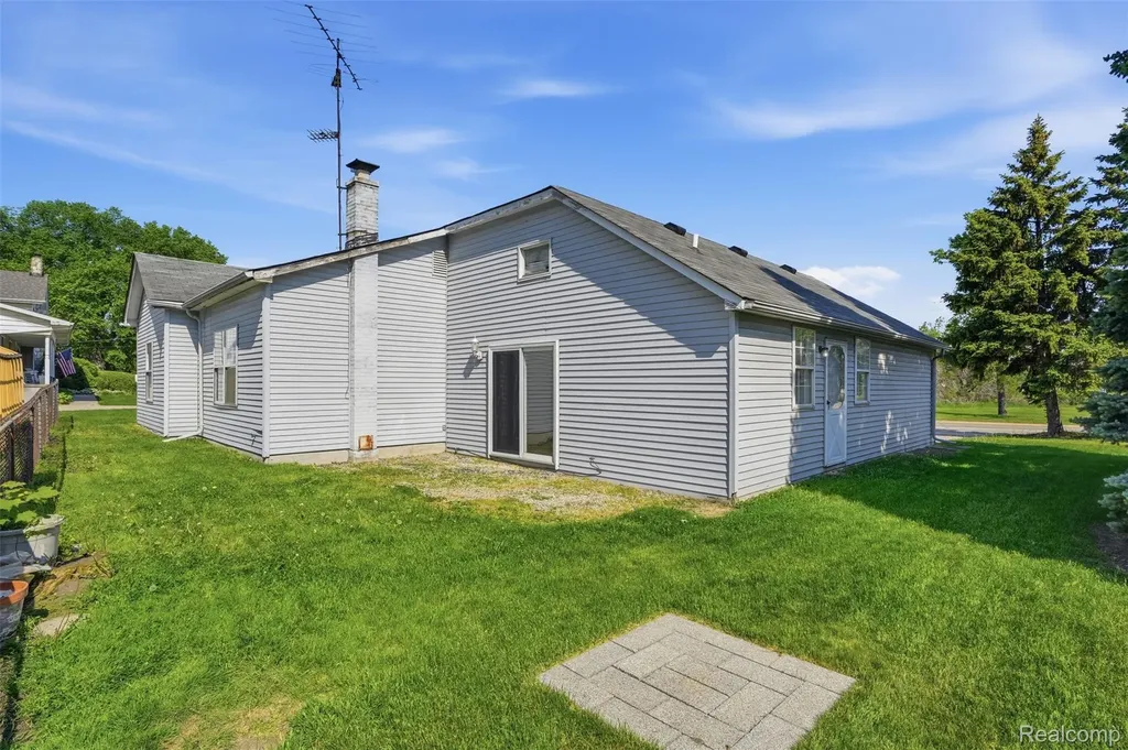 5634 Chicago Road Warren City MI 48092