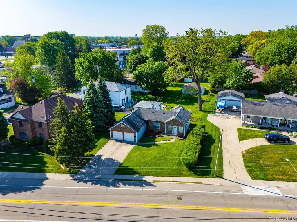 5634 Chicago Road Warren City MI 48092