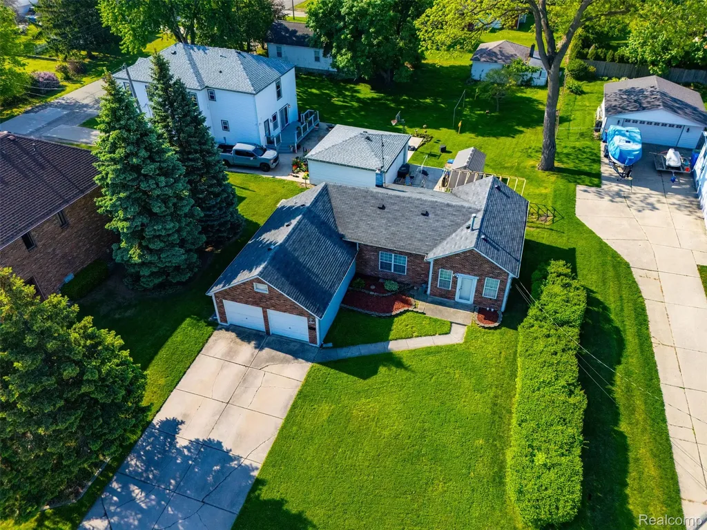 5634 Chicago Road Warren City MI 48092