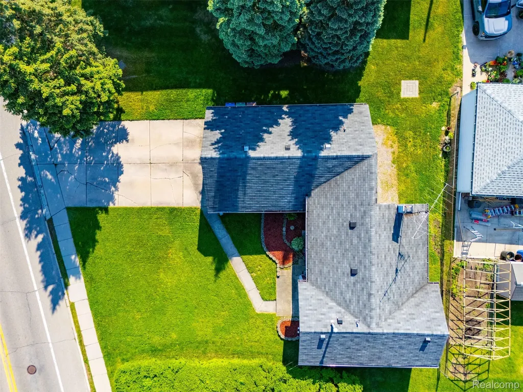 5634 Chicago Road Warren City MI 48092