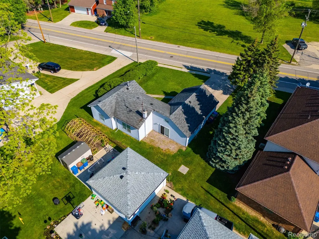 5634 Chicago Road Warren City MI 48092