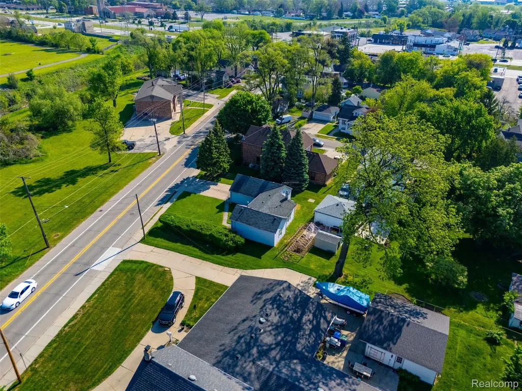 5634 Chicago Road Warren City MI 48092