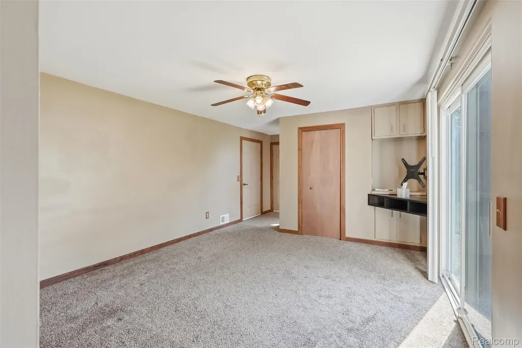 5634 Chicago Road Warren City MI 48092