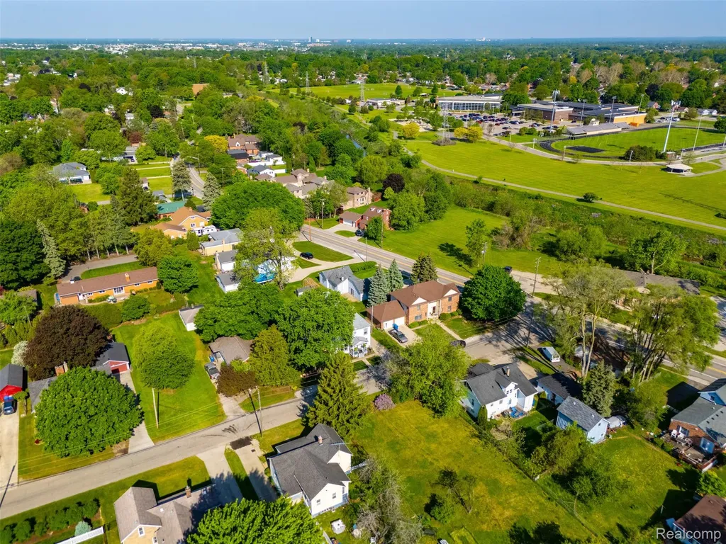 5634 Chicago Road Warren City MI 48092