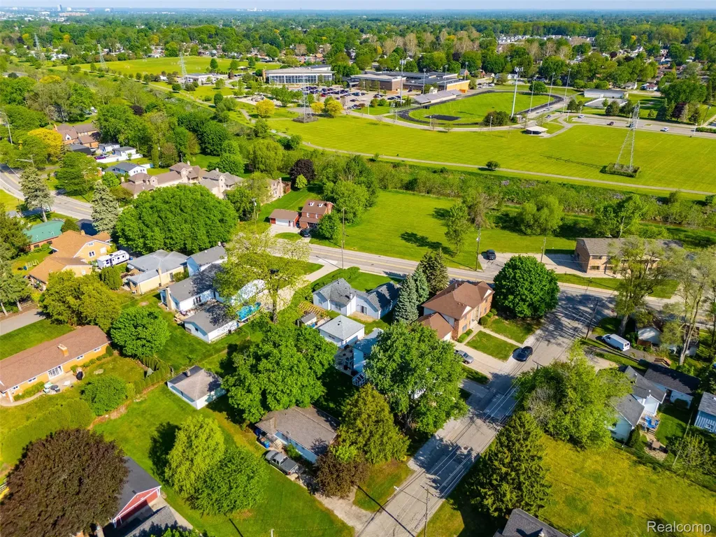 5634 Chicago Road Warren City MI 48092