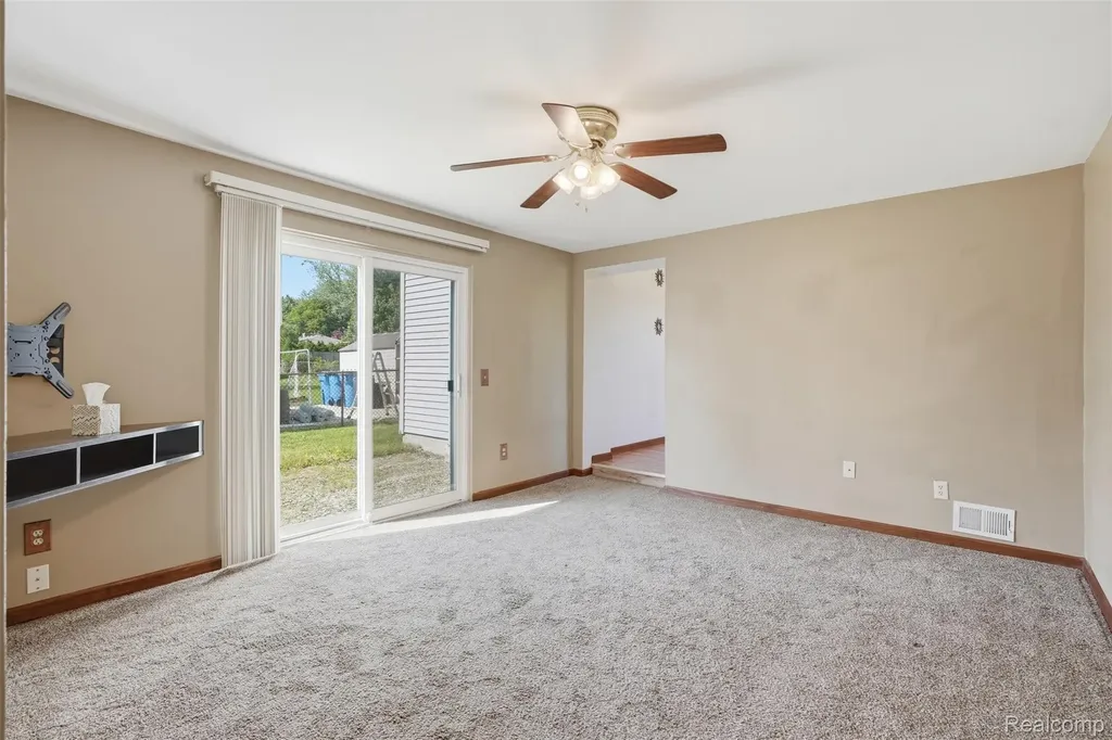 5634 Chicago Road Warren City MI 48092