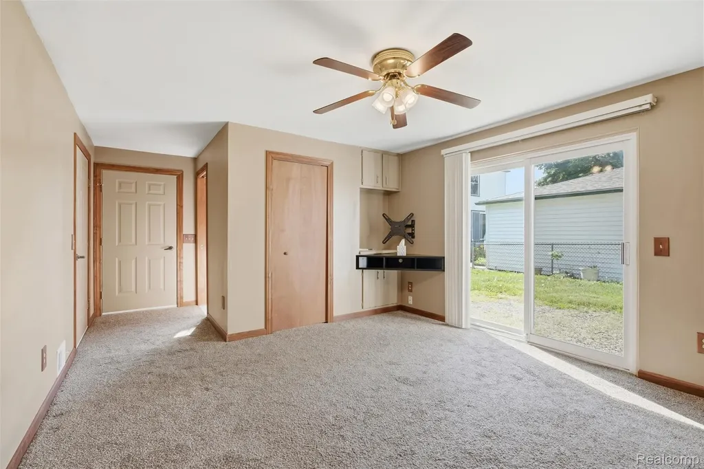 5634 Chicago Road Warren City MI 48092