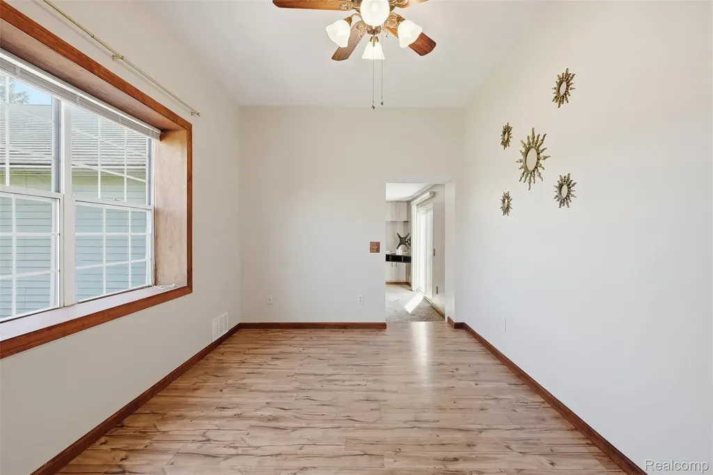5634 Chicago Road Warren City MI 48092
