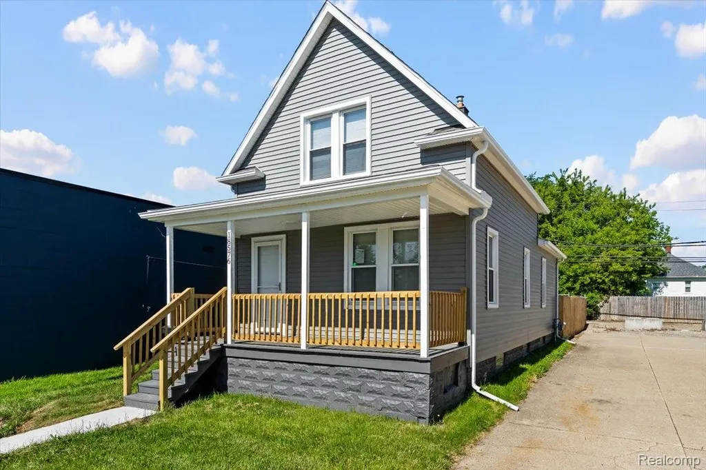 18576 Jefferson Riverview City MI 48193