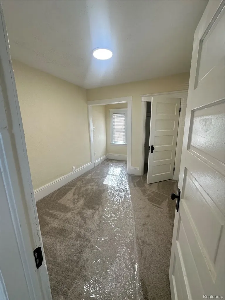 18576 Jefferson Riverview City MI 48193