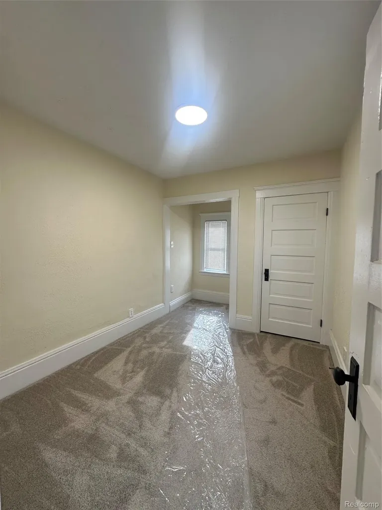 18576 Jefferson Riverview City MI 48193