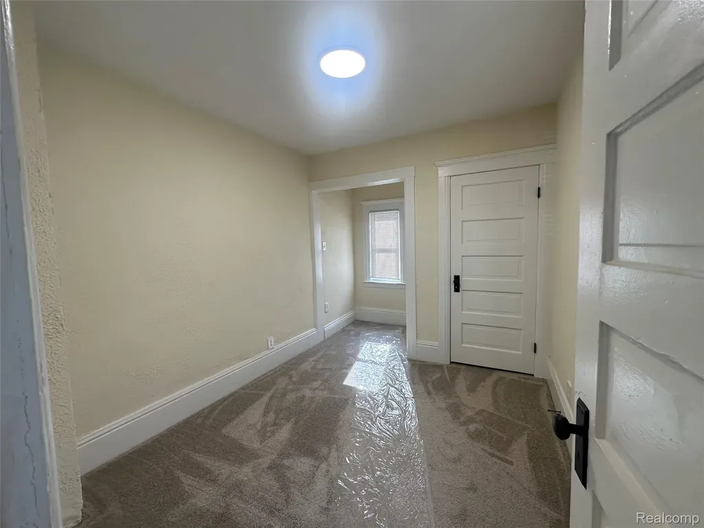 18576 Jefferson Riverview City MI 48193