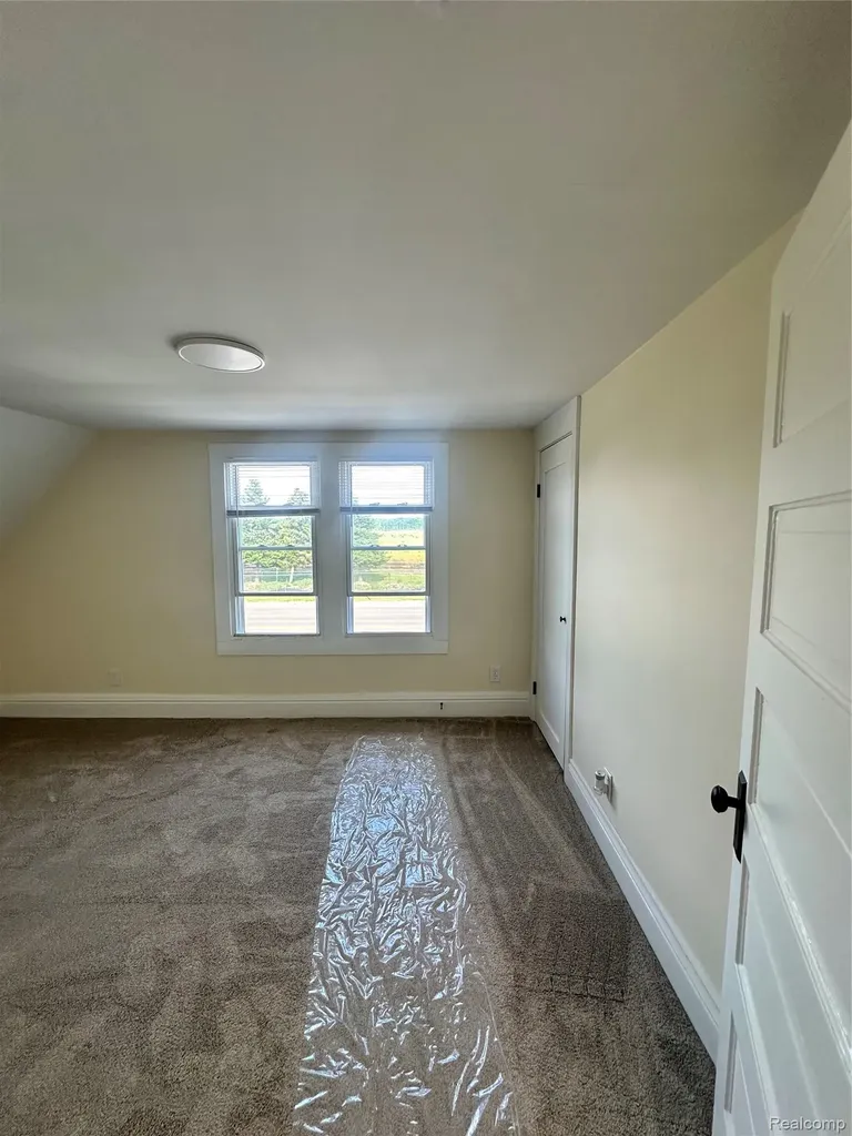 18576 Jefferson Riverview City MI 48193