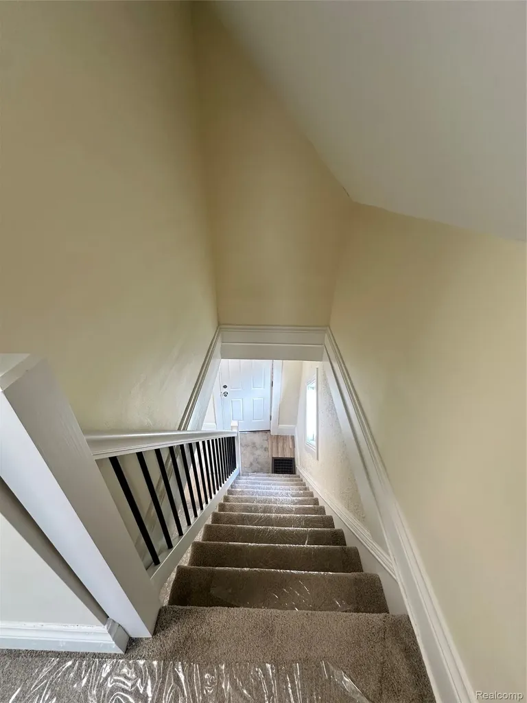 18576 Jefferson Riverview City MI 48193
