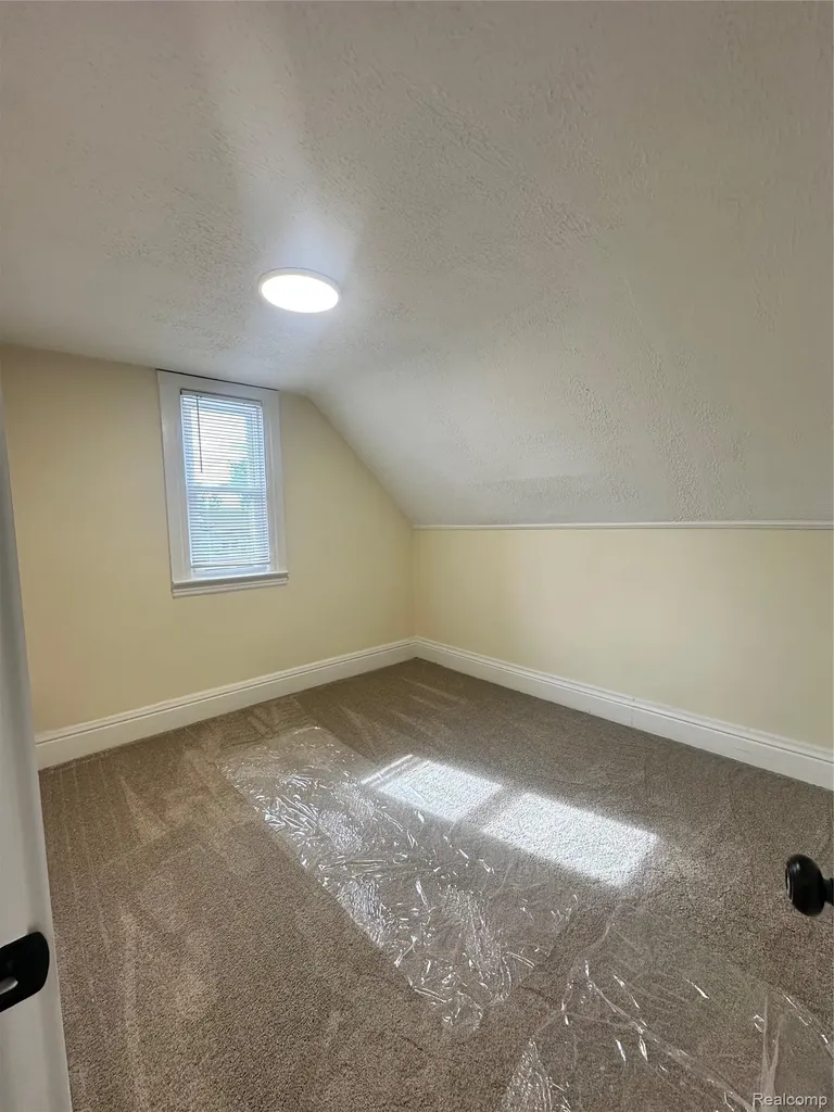 18576 Jefferson Riverview City MI 48193