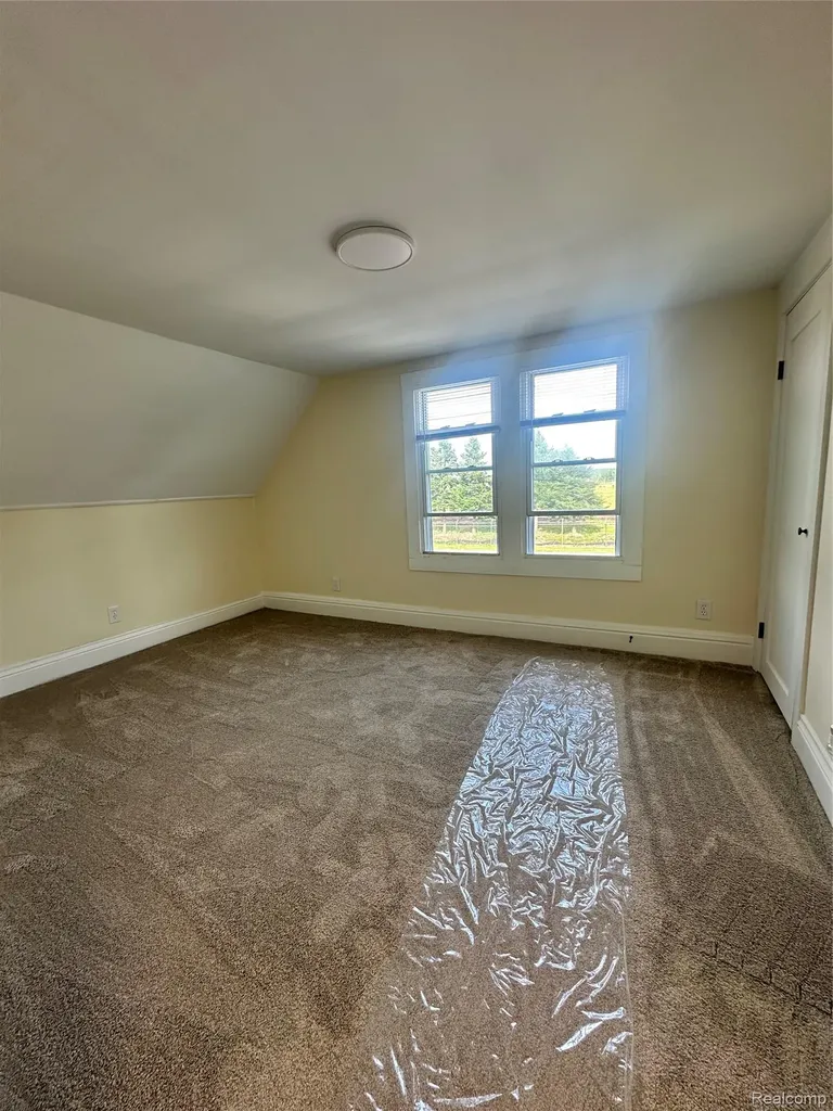 18576 Jefferson Riverview City MI 48193