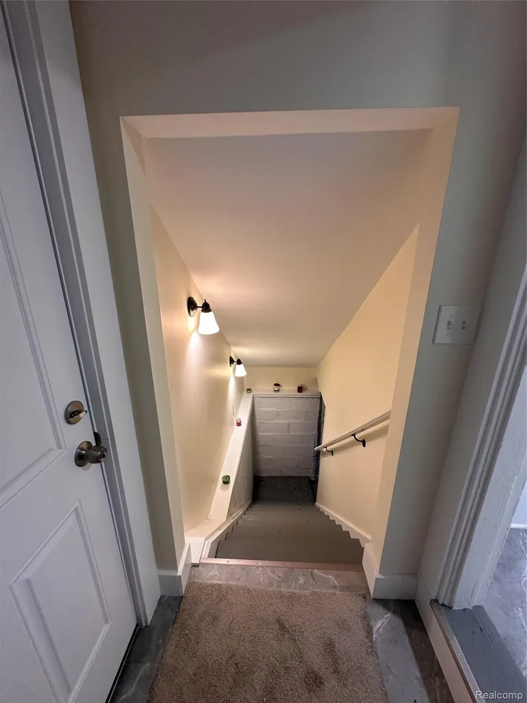 18576 Jefferson Riverview City MI 48193