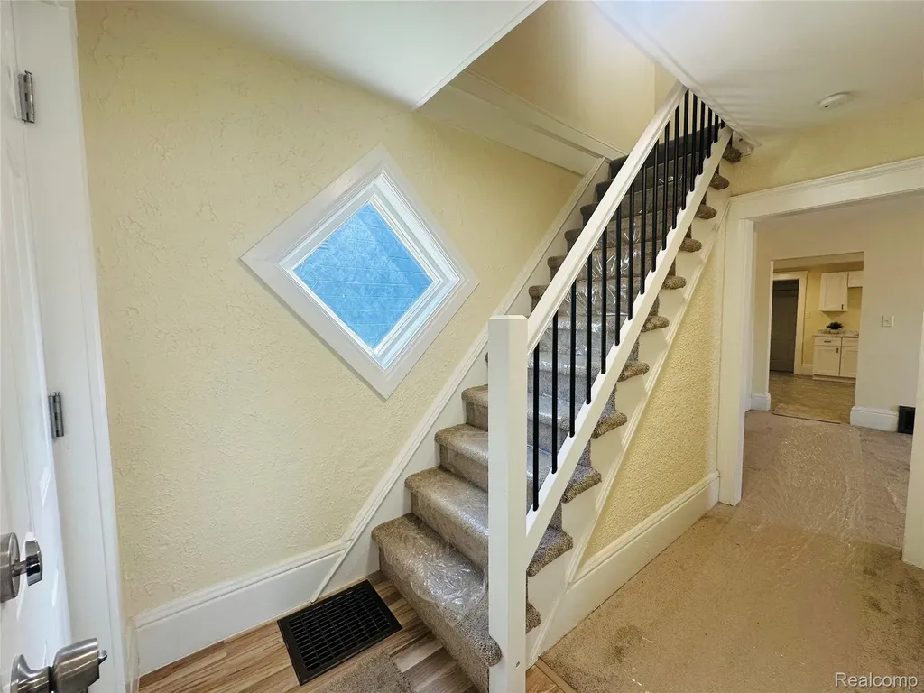 18576 Jefferson Riverview City MI 48193