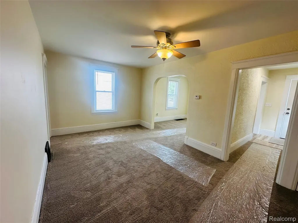 18576 Jefferson Riverview City MI 48193