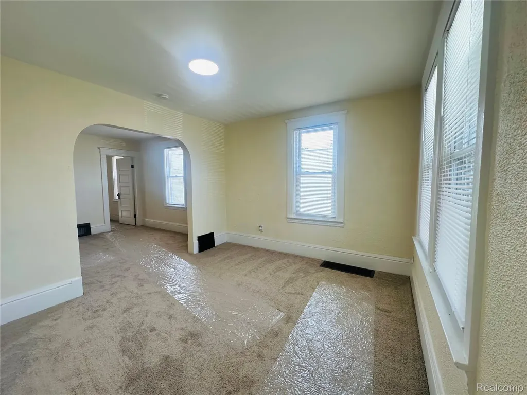 18576 Jefferson Riverview City MI 48193