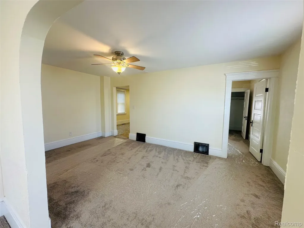 18576 Jefferson Riverview City MI 48193
