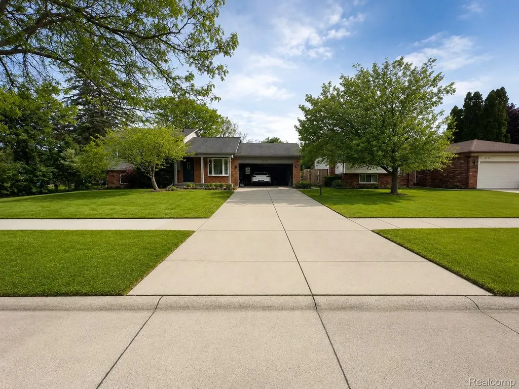 3757 Oxley Drive Troy City MI 48083