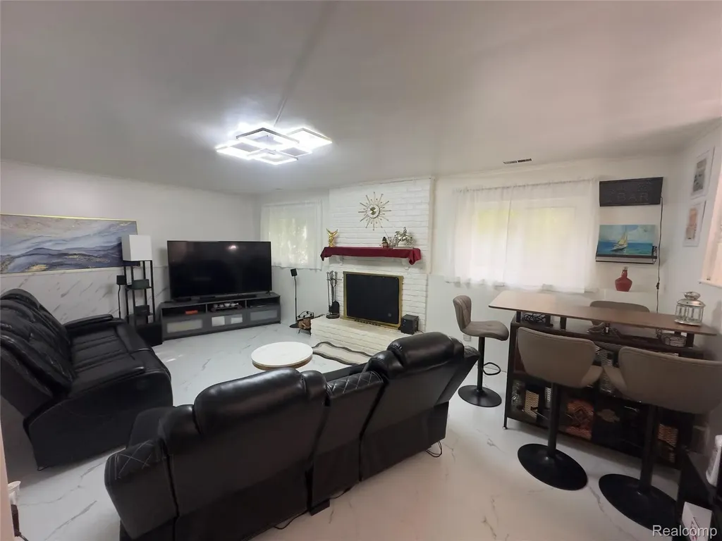 3757 Oxley Drive Troy City MI 48083