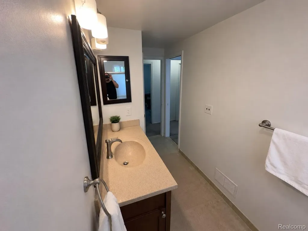 3757 Oxley Drive Troy City MI 48083