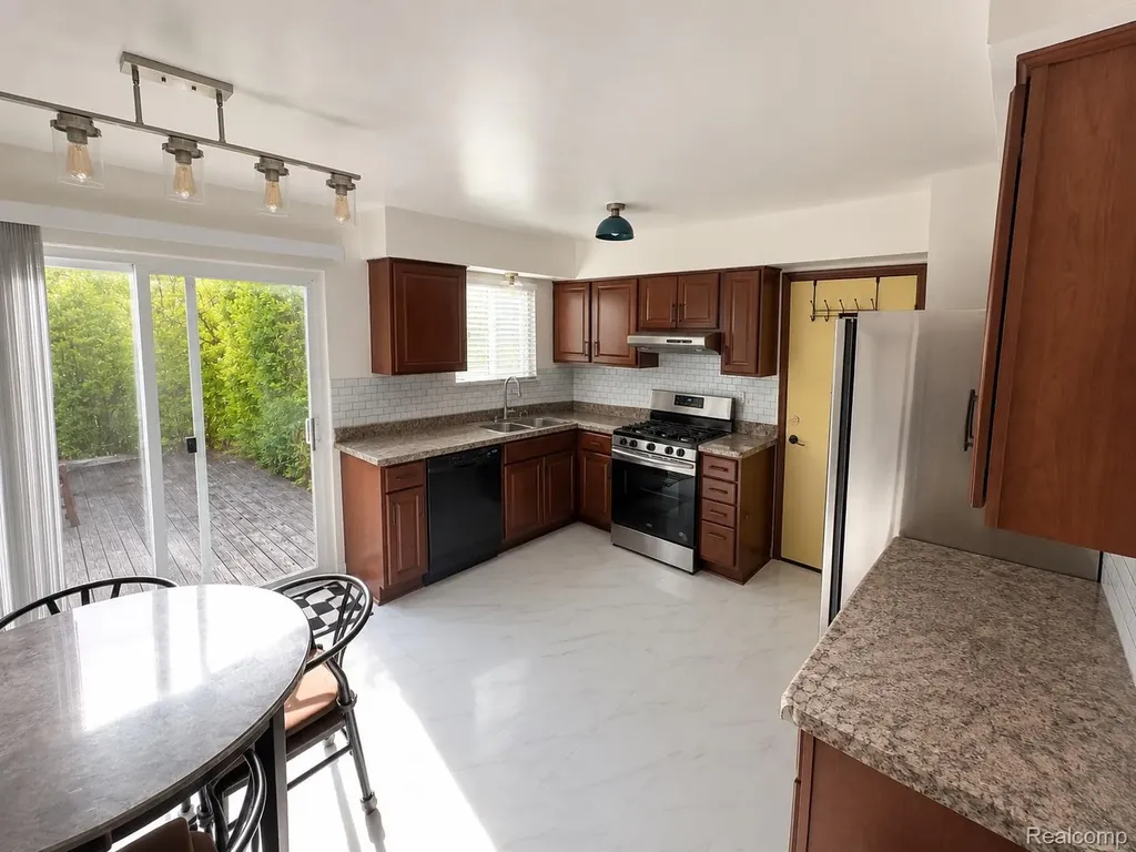 3757 Oxley Drive Troy City MI 48083